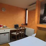 U Admirala Πανσιόν 4*
